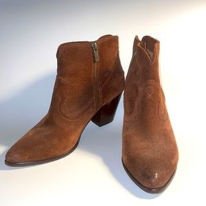 Frye Renee Seam short brown suede booties-sz9